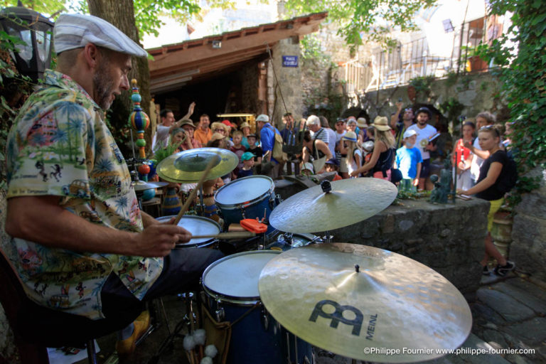 IMG_16088752_Deambulation-Musicale- Septet-des-Elephants Labeaume-en-Musique-2016 Culture Labeaume Ardeche