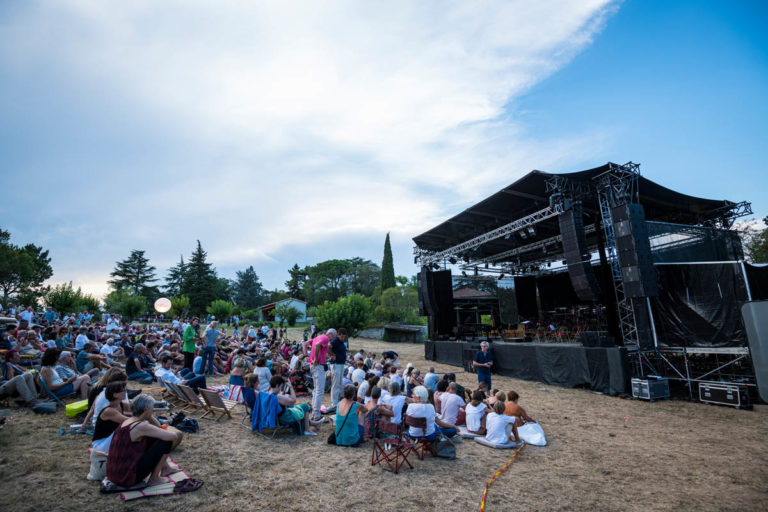 Jane Birkin & le Gainsbourg Symphonique - Saint Alban Auriolles, jardins du Mas Daudet, le 9 août 2019.