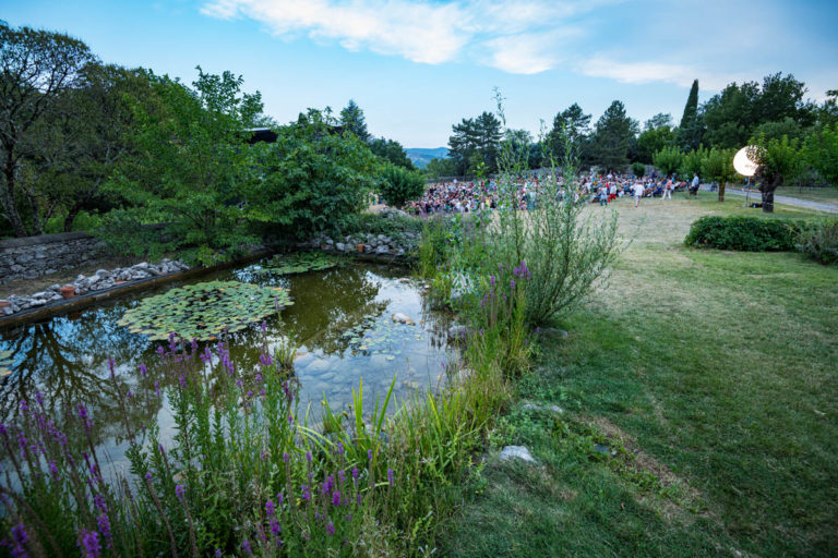 Jane Birkin & le Gainsbourg Symphonique - Saint Alban Auriolles, jardins du Mas Daudet, le 9 août 2019.