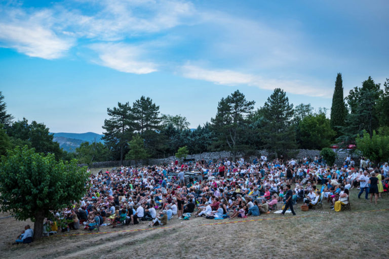 Jane Birkin & le Gainsbourg Symphonique - Saint Alban Auriolles, jardins du Mas Daudet, le 9 août 2019.